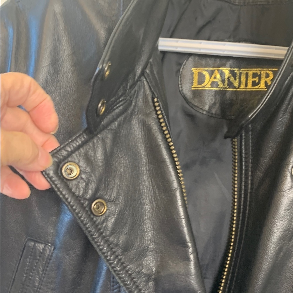 Danier Women’s Black Leather Motorcycle Jacket, Pockets, Adjustable Waist - Picture 9 of 17